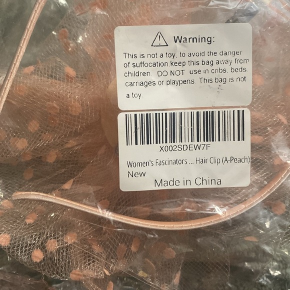 Elegant Peach Fascinator with Feathers and Pearls - Picture 3 of 3